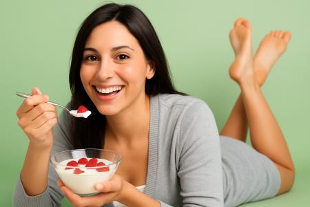 Ali jogurt res dela čudeže in ali vam lahko tudi škodi?